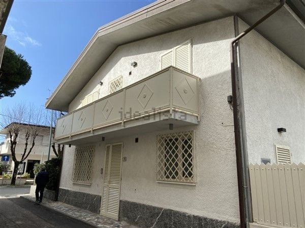 casa indipendente in vendita a Forte dei Marmi in zona Vittoria Apuana