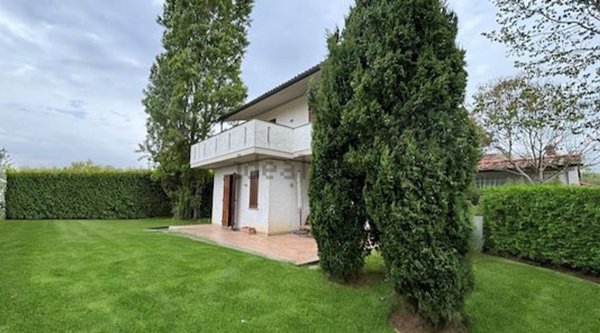 casa indipendente in vendita a Forte dei Marmi