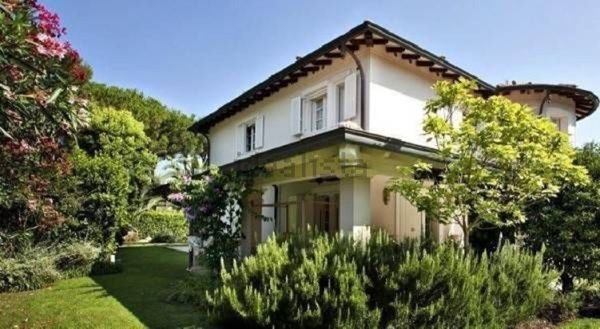 casa indipendente in vendita a Forte dei Marmi