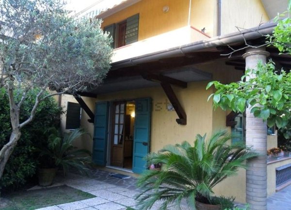 casa indipendente in vendita a Forte dei Marmi