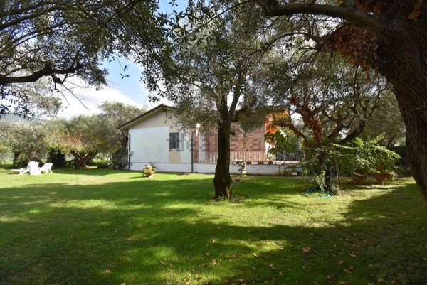 casa indipendente in vendita a Forte dei Marmi in zona Vaiana