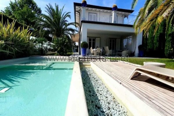 casa indipendente in vendita a Forte dei Marmi