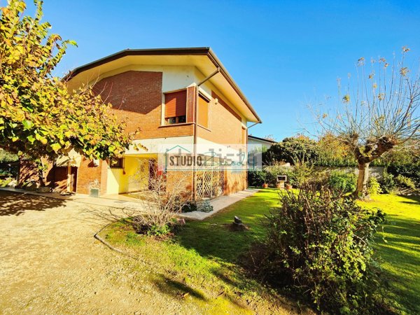 casa indipendente in vendita a Forte dei Marmi