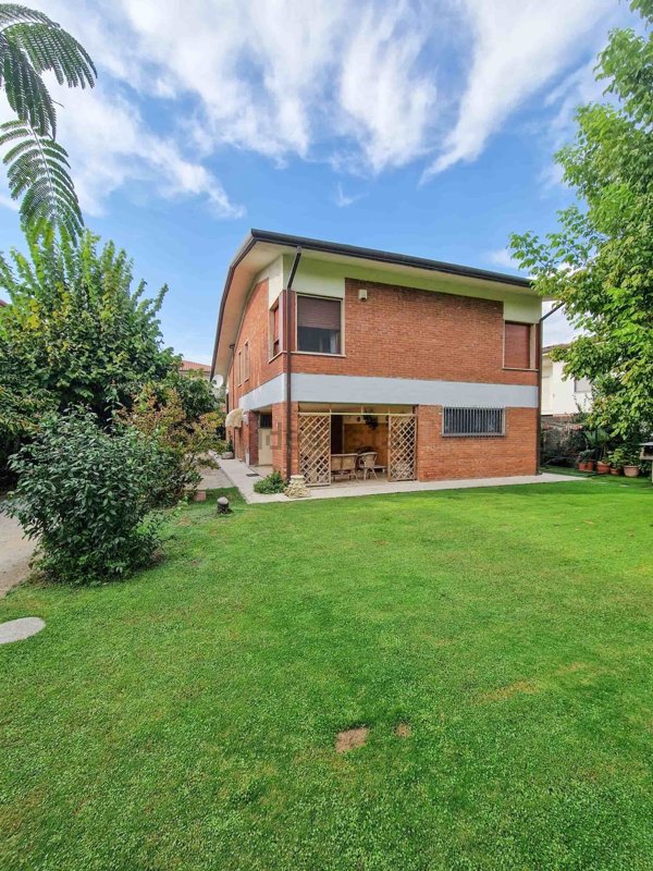 casa indipendente in vendita a Forte dei Marmi in zona Vaiana