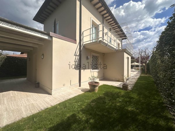 casa indipendente in vendita a Forte dei Marmi