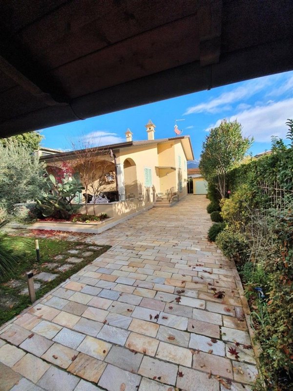 casa indipendente in vendita a Forte dei Marmi
