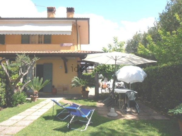 casa indipendente in vendita a Forte dei Marmi in zona Vittoria Apuana