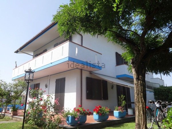 casa indipendente in vendita a Forte dei Marmi in zona Vittoria Apuana