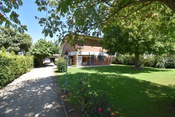 casa indipendente in vendita a Forte dei Marmi in zona Vaiana