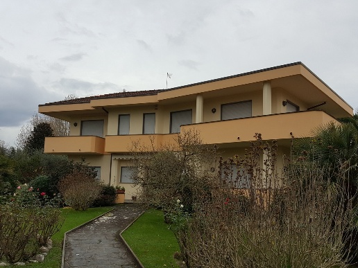casa indipendente in vendita a Forte dei Marmi in zona Roma Imperiale