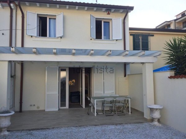 casa indipendente in vendita a Forte dei Marmi