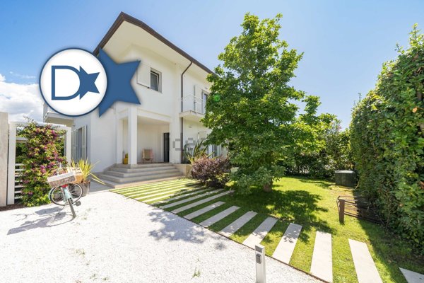 casa indipendente in vendita a Forte dei Marmi