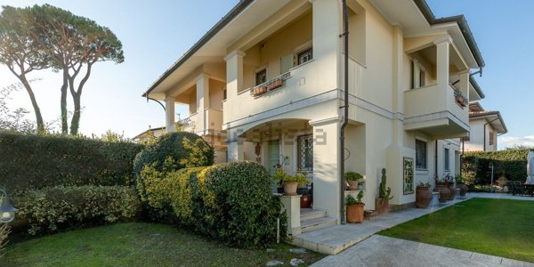 casa indipendente in vendita a Forte dei Marmi