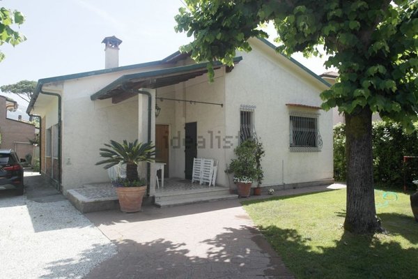 casa indipendente in vendita a Forte dei Marmi