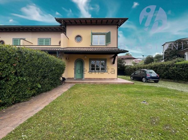casa indipendente in vendita a Forte dei Marmi