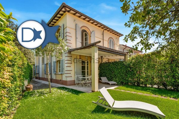 casa indipendente in vendita a Forte dei Marmi in zona Vittoria Apuana