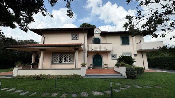 casa indipendente in vendita a Forte dei Marmi