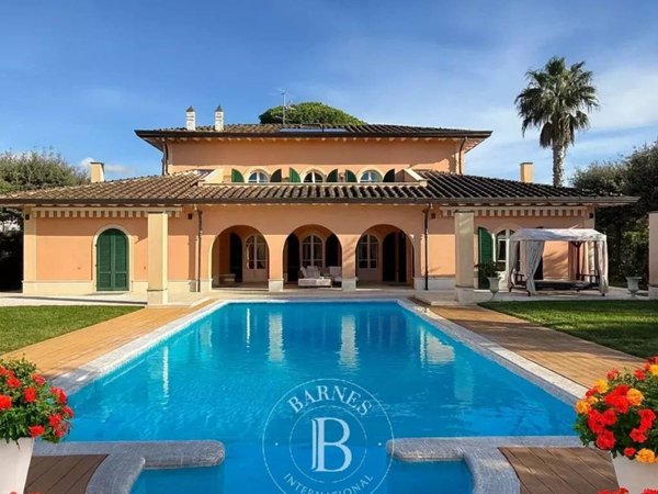 casa indipendente in vendita a Forte dei Marmi in zona Vittoria Apuana