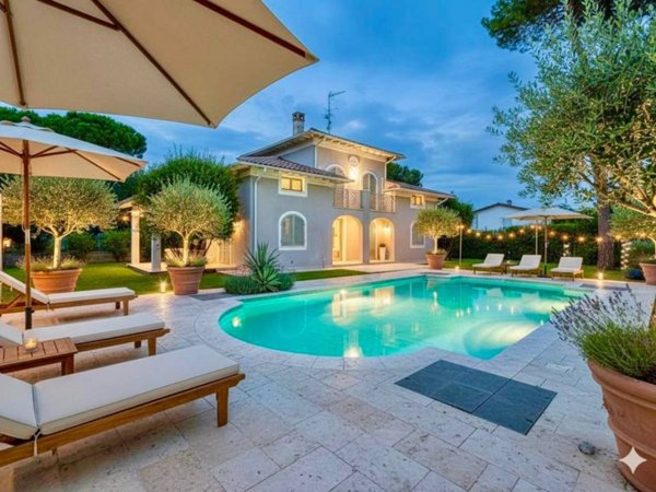 casa indipendente in vendita a Forte dei Marmi