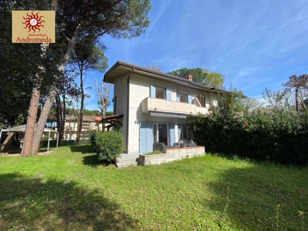 casa indipendente in vendita a Forte dei Marmi in zona Vittoria Apuana