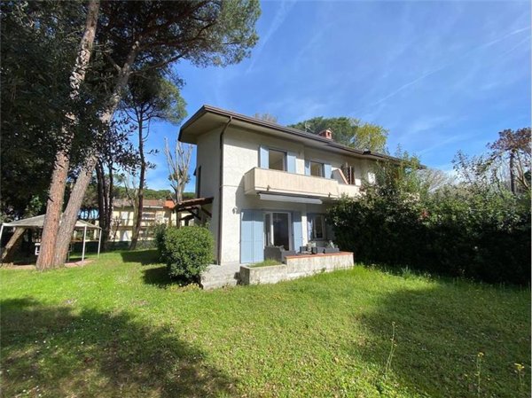 casa indipendente in vendita a Forte dei Marmi in zona Vittoria Apuana