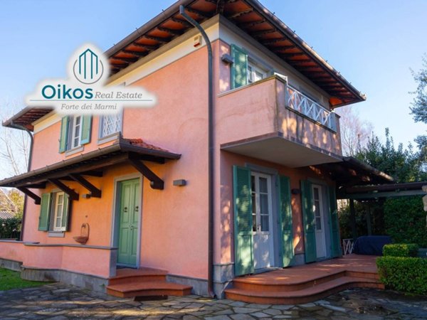 casa indipendente in vendita a Forte dei Marmi