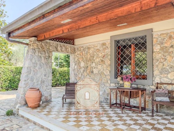 casa indipendente in vendita a Forte dei Marmi in zona Vittoria Apuana