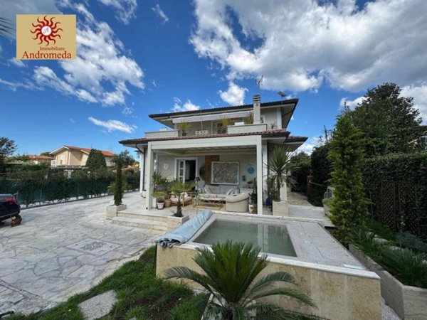 casa indipendente in vendita a Forte dei Marmi