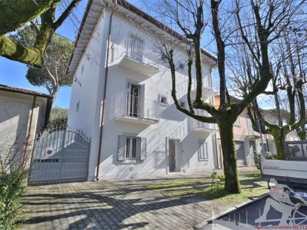 appartamento in vendita a Forte dei Marmi in zona Roma Imperiale