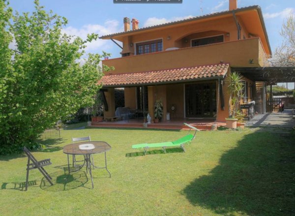 casa indipendente in vendita a Forte dei Marmi