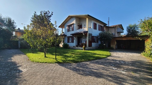 casa indipendente in vendita a Forte dei Marmi in zona Vittoria Apuana