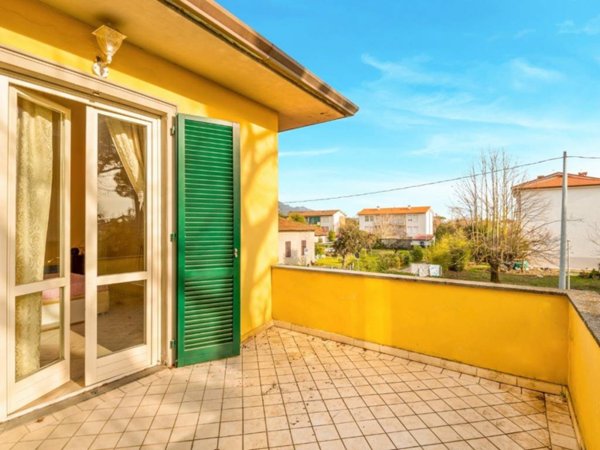 casa indipendente in vendita a Forte dei Marmi in zona Vittoria Apuana