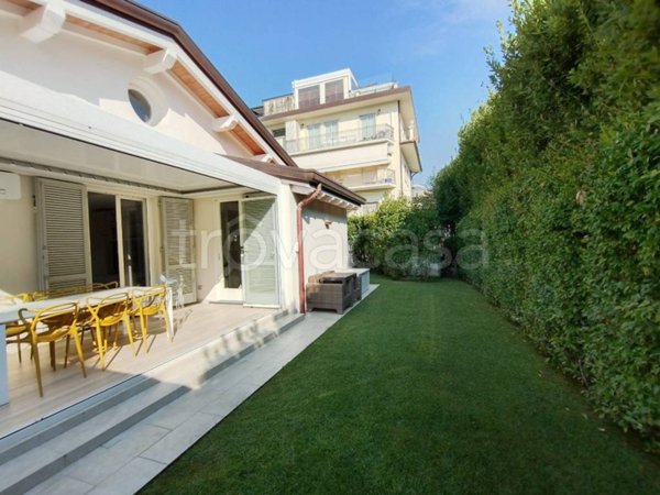 casa indipendente in vendita a Forte dei Marmi