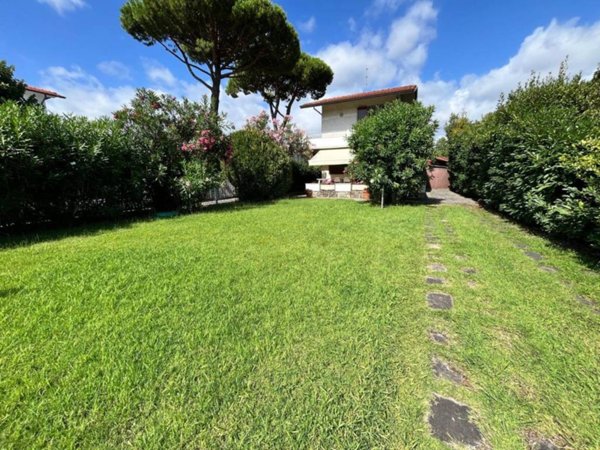 casa indipendente in vendita a Forte dei Marmi