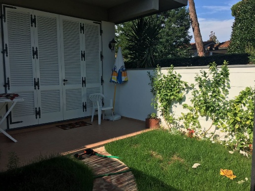 appartamento in vendita a Forte dei Marmi in zona Vittoria Apuana