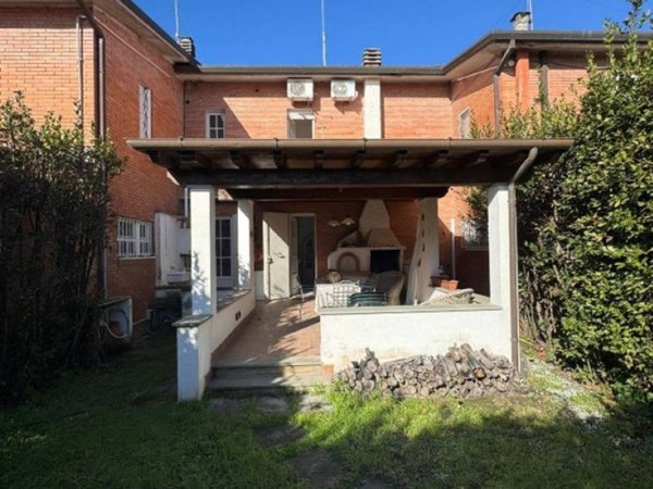 casa indipendente in vendita a Forte dei Marmi in zona Vittoria Apuana