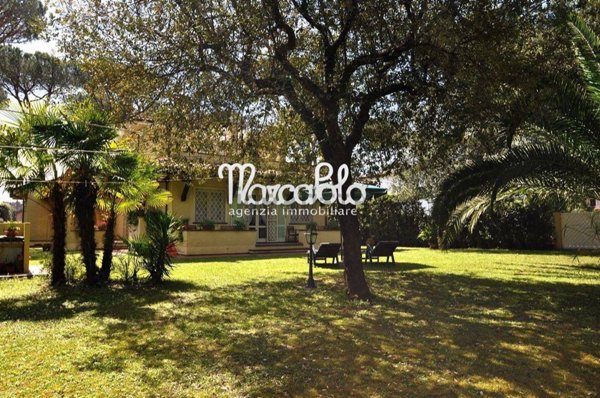 casa indipendente in vendita a Forte dei Marmi in zona Vittoria Apuana