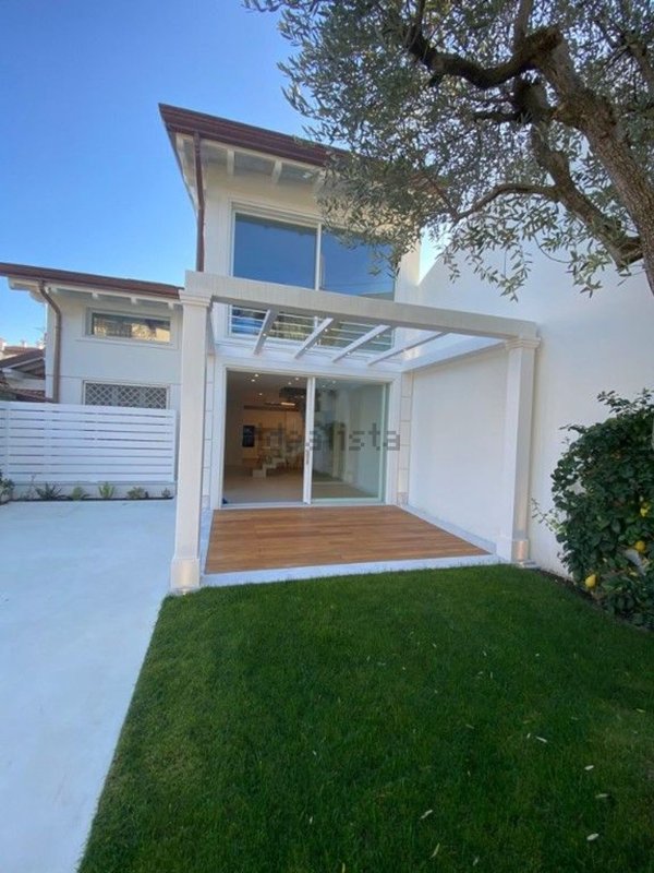 casa indipendente in vendita a Forte dei Marmi