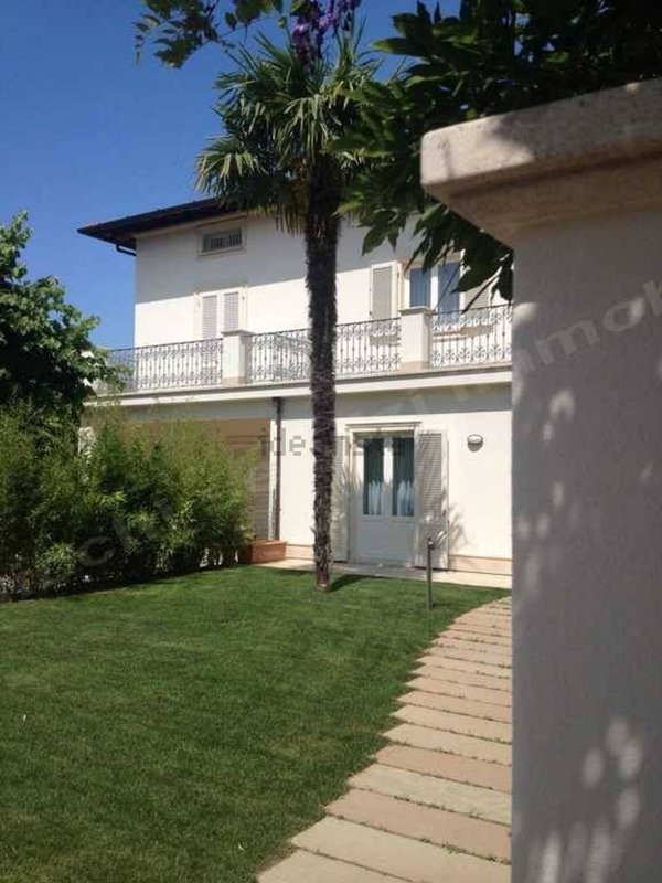 casa indipendente in vendita a Forte dei Marmi in zona Vittoria Apuana