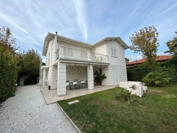 casa indipendente in vendita a Forte dei Marmi