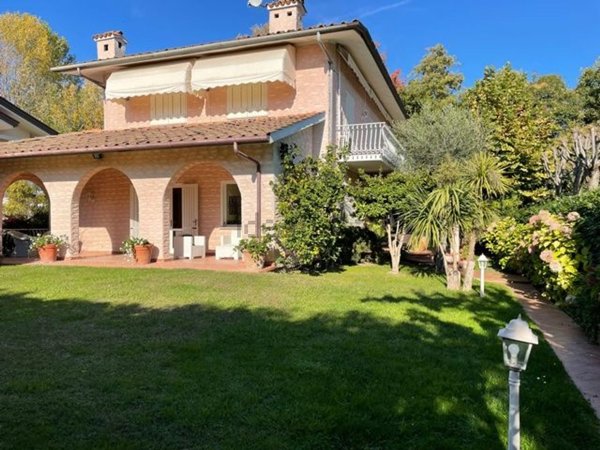 casa indipendente in vendita a Forte dei Marmi