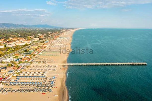 casa indipendente in vendita a Forte dei Marmi in zona Roma Imperiale