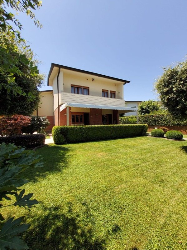 casa indipendente in vendita a Forte dei Marmi