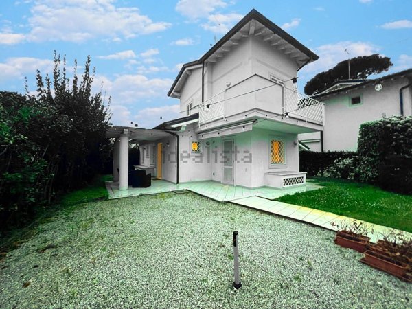 casa indipendente in vendita a Forte dei Marmi in zona Vittoria Apuana