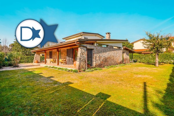casa indipendente in vendita a Forte dei Marmi in zona Vittoria Apuana