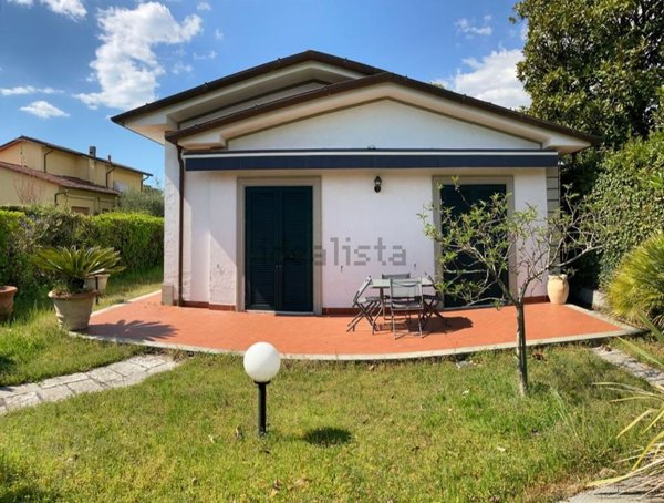 casa indipendente in vendita a Forte dei Marmi in zona Vittoria Apuana