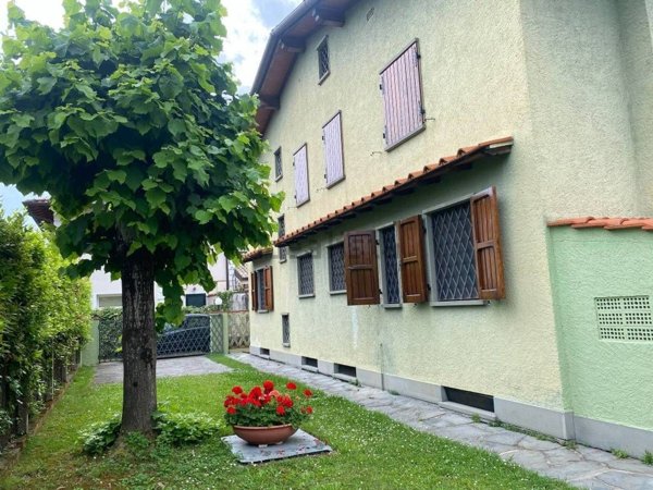 casa indipendente in vendita a Forte dei Marmi