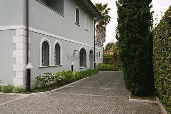 casa indipendente in vendita a Forte dei Marmi in zona Vittoria Apuana