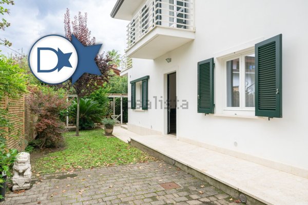 casa indipendente in vendita a Forte dei Marmi