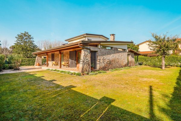 casa indipendente in vendita a Forte dei Marmi in zona Vittoria Apuana